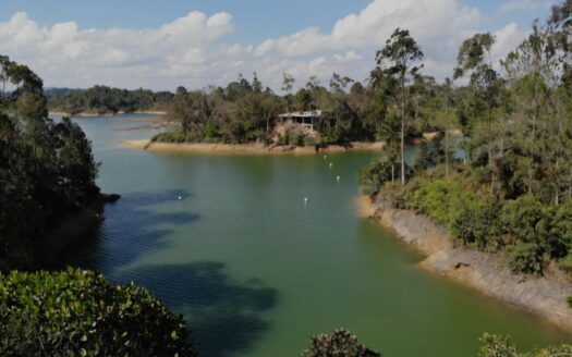 Guatapé Main Town Lake-Access Lot for Sale – MLS 251256